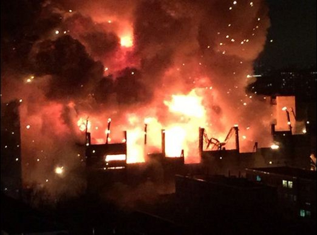 ВИДЕО: Ватрена стихија прогутала фабрику у Москви, нема повређених